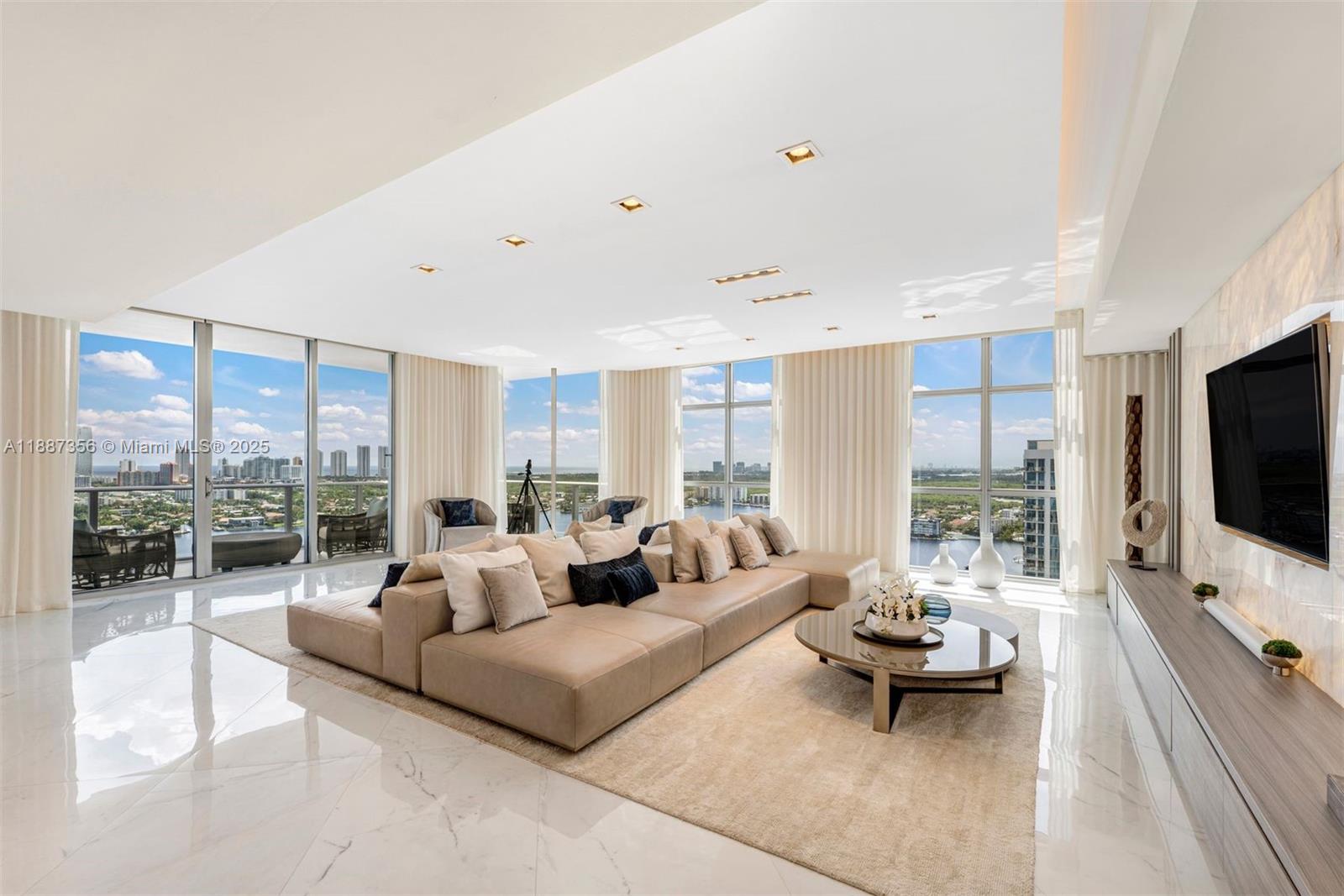 17301 Biscayne Blvd Unit P H-7, North Miami Beach, Florida 33160