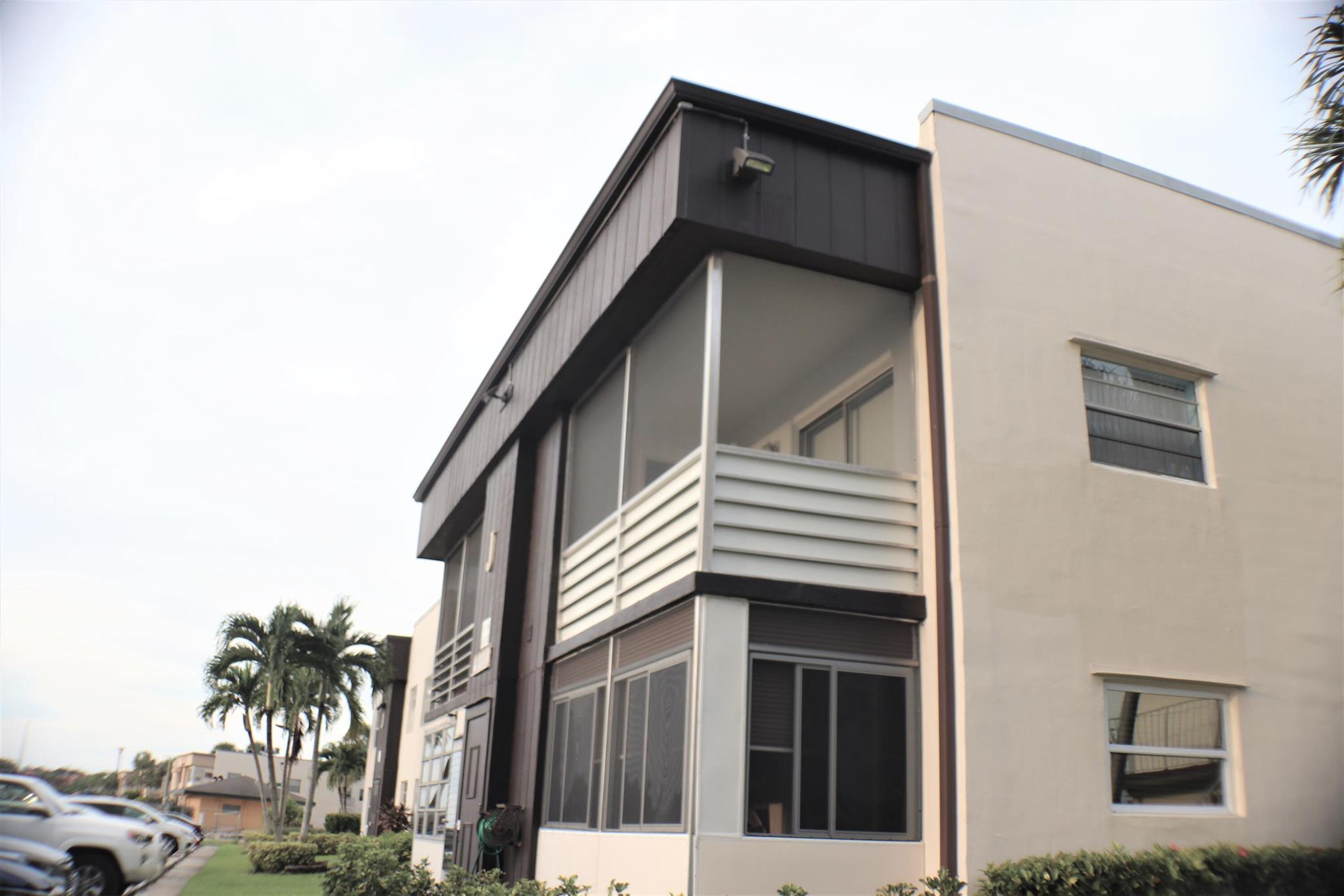 Kings Point Cond Burgundy