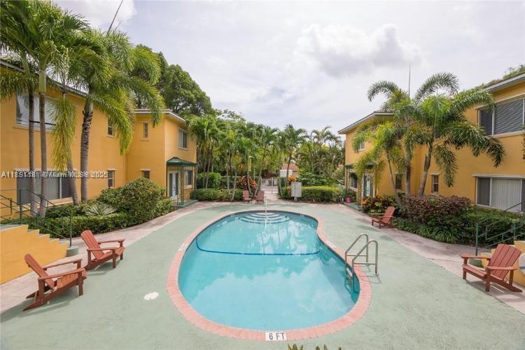 Victoria Park Garden Cond