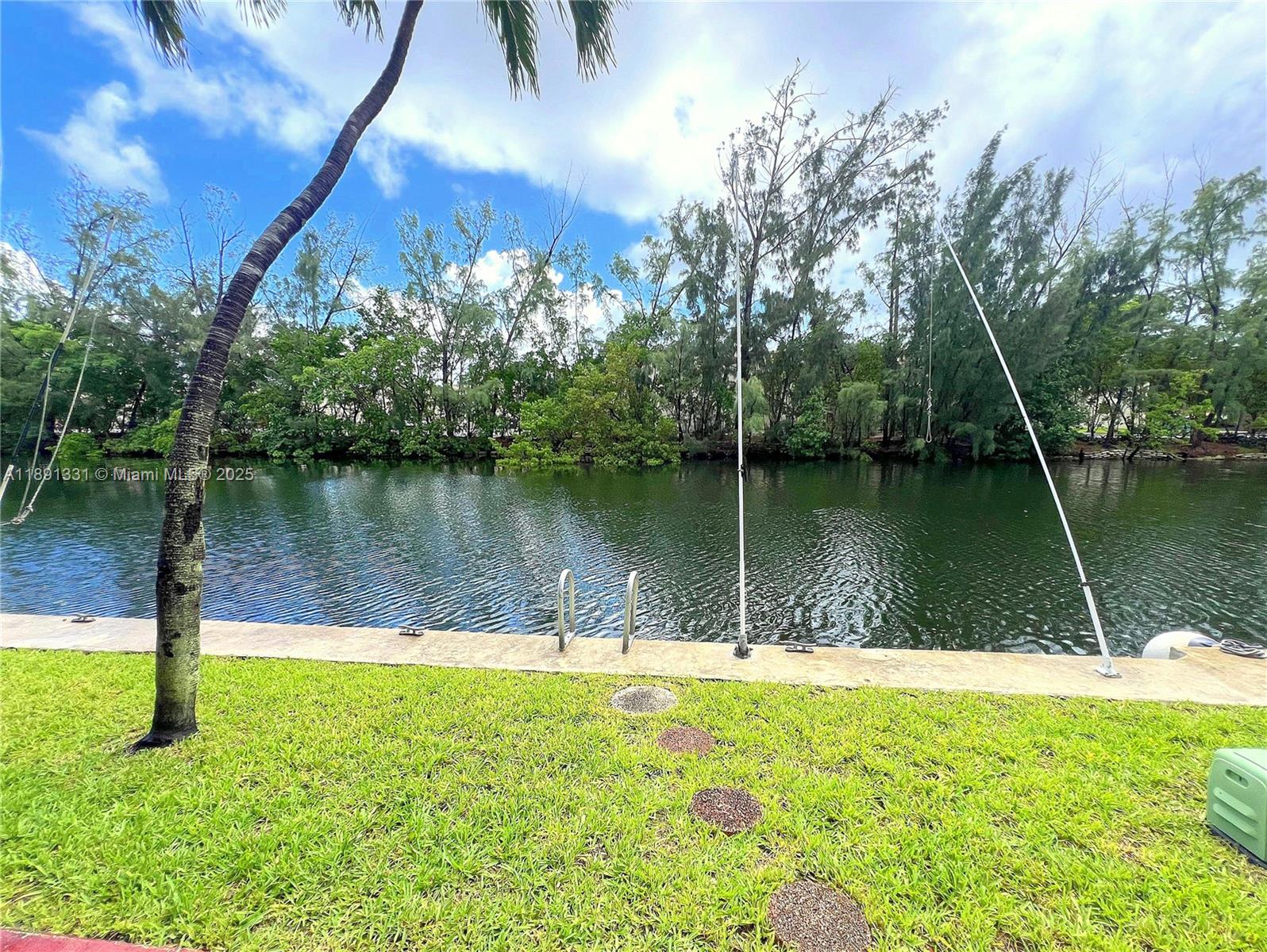 Eastern Shores White Hous