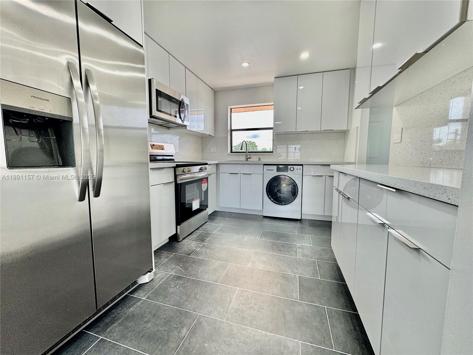 Sunrise Lakes 164 Condo