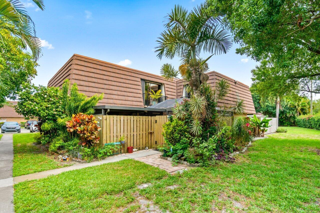 1715 17th Lane Unit , Palm Beach Gardens, Florida 33418