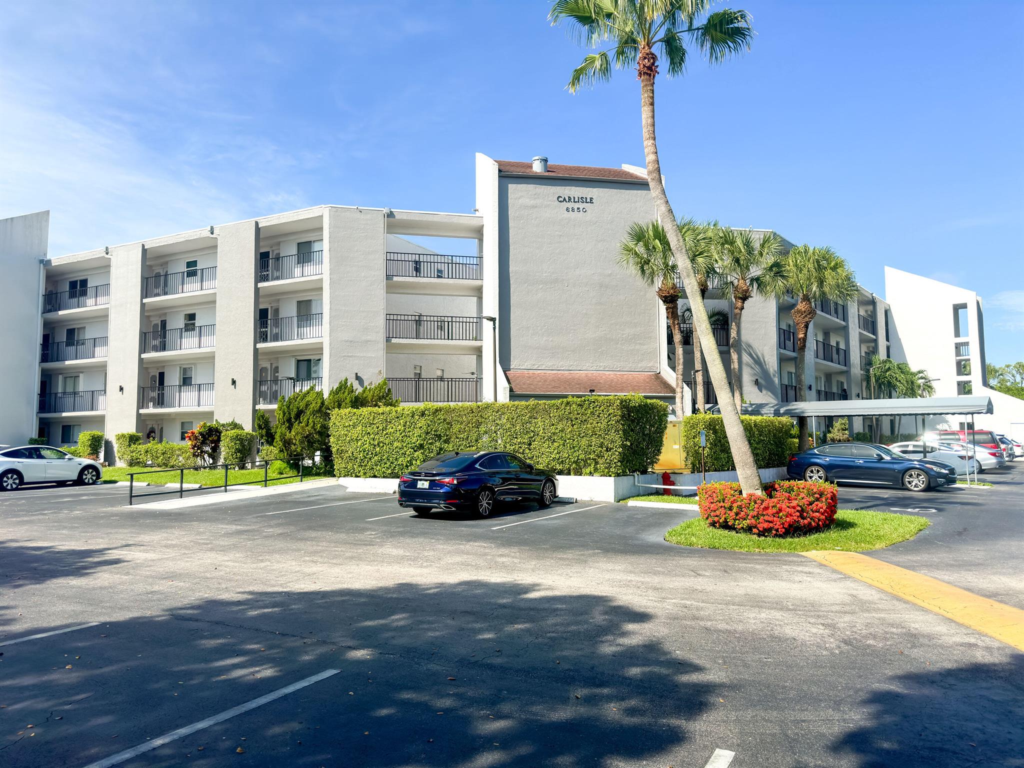 Carlisle At Poinciana Con