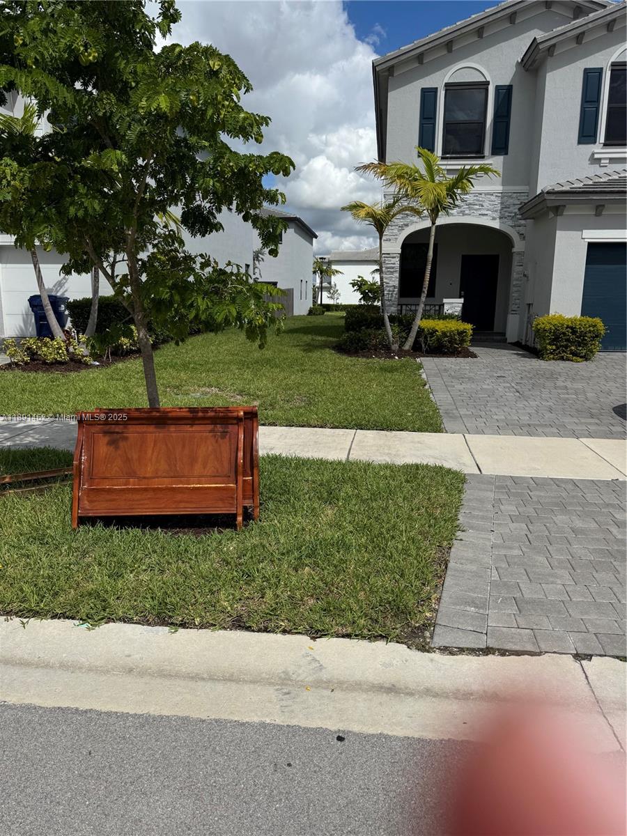 AMAZING LOCATION TOWNHOME A BLOCK AWAY FROM HOMESTEAD AIR BASE RESERVE, WAL-MART SUPERCENTER, SHOPPINGS AND DINING. COMFORTABLE FLOOR PLAN WITH PRIVATE PATIO & PORCH. QUARTZ KITCHEN COUNTERTOP, STAINLESS STEEEL APPLIANCES; FULL-SIZE WASHER & DRYER UPSTAIRS. RESORT-STYLE AMENITIES INCLUDING SWIMMING POOL, SPA, COMMUNITY ROOM, FITNESS CENTER, SOLARIUM, KID'S PLAYGROUND, FULLY EQUIPPED KITCHEN AND MUCH MORE TO RELAX AND ENJOY! DON'T MISS THIS GREAT OPPORTUNITY!
