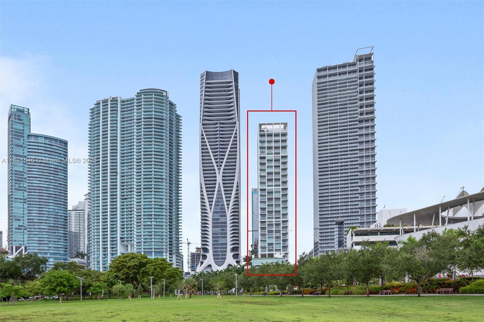 Luxury opportunity to live or invest in Ten Museum Park, in the coveted '08 line. Modern open layout with 10-ft ceilings, floor-to-ceiling windows, porcelain floors, Italian kitchen with island, stainless steel appliances, and glass rain shower. Prime location across from Museum Park, FTX Arena, PAMM, Frost Museum, and the new iconic Arch Bridge linking Downtown to the Baywalk (Signature Bridge). Immediate access to I-95 and 395. Boutique building with only 200 units offering 5 semi-private pools, gym, yoga studio, Clinique La Prairie spa, and Bentley Beach Club membership. Steps from Miami Worldcenter, one of the largest urban developments in the U.S.