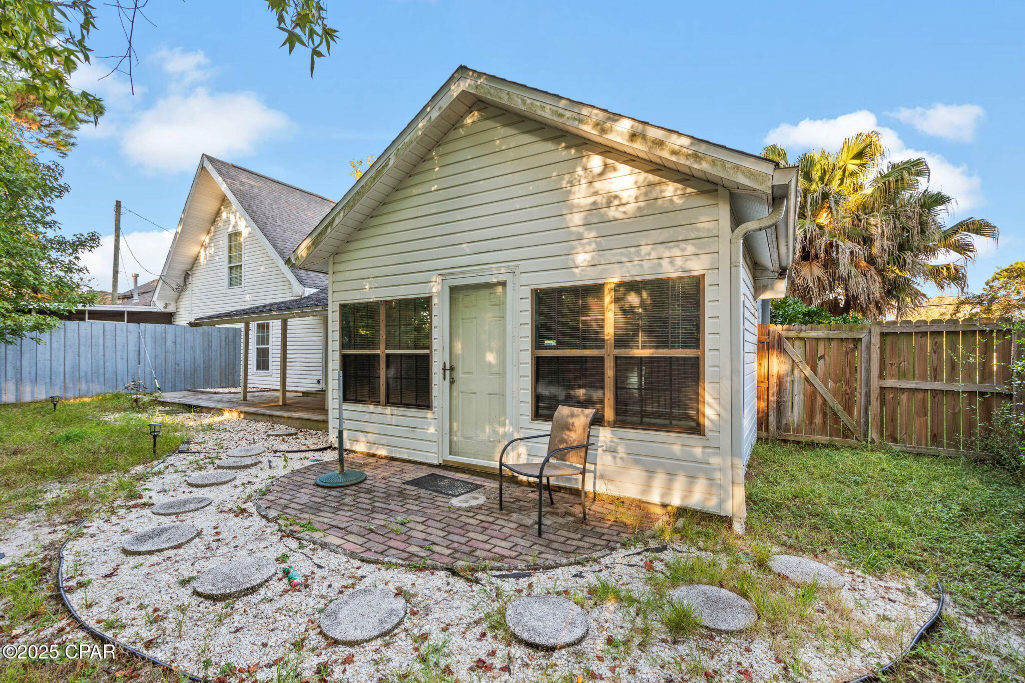 Image 8 For 301 Fairway Boulevard