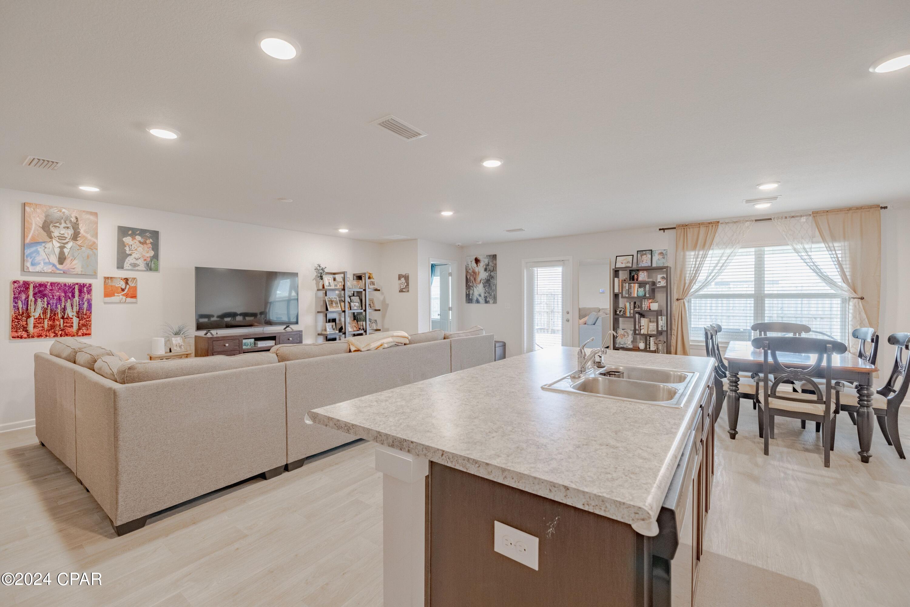  Jcxbnhsazq8xloy3zxp2brk_rvhm7tsf6hnox8bzyi