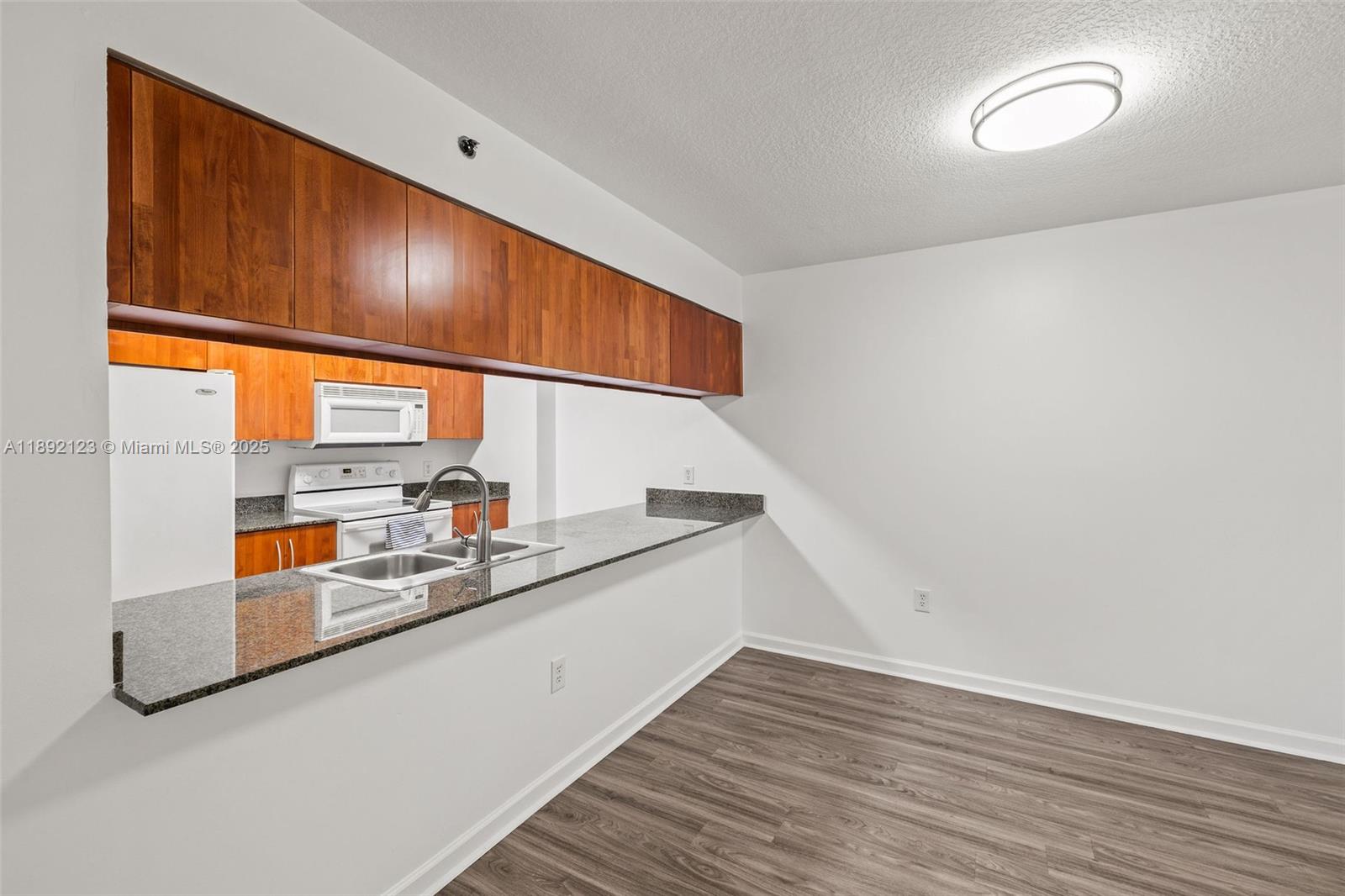 Property photo # 6