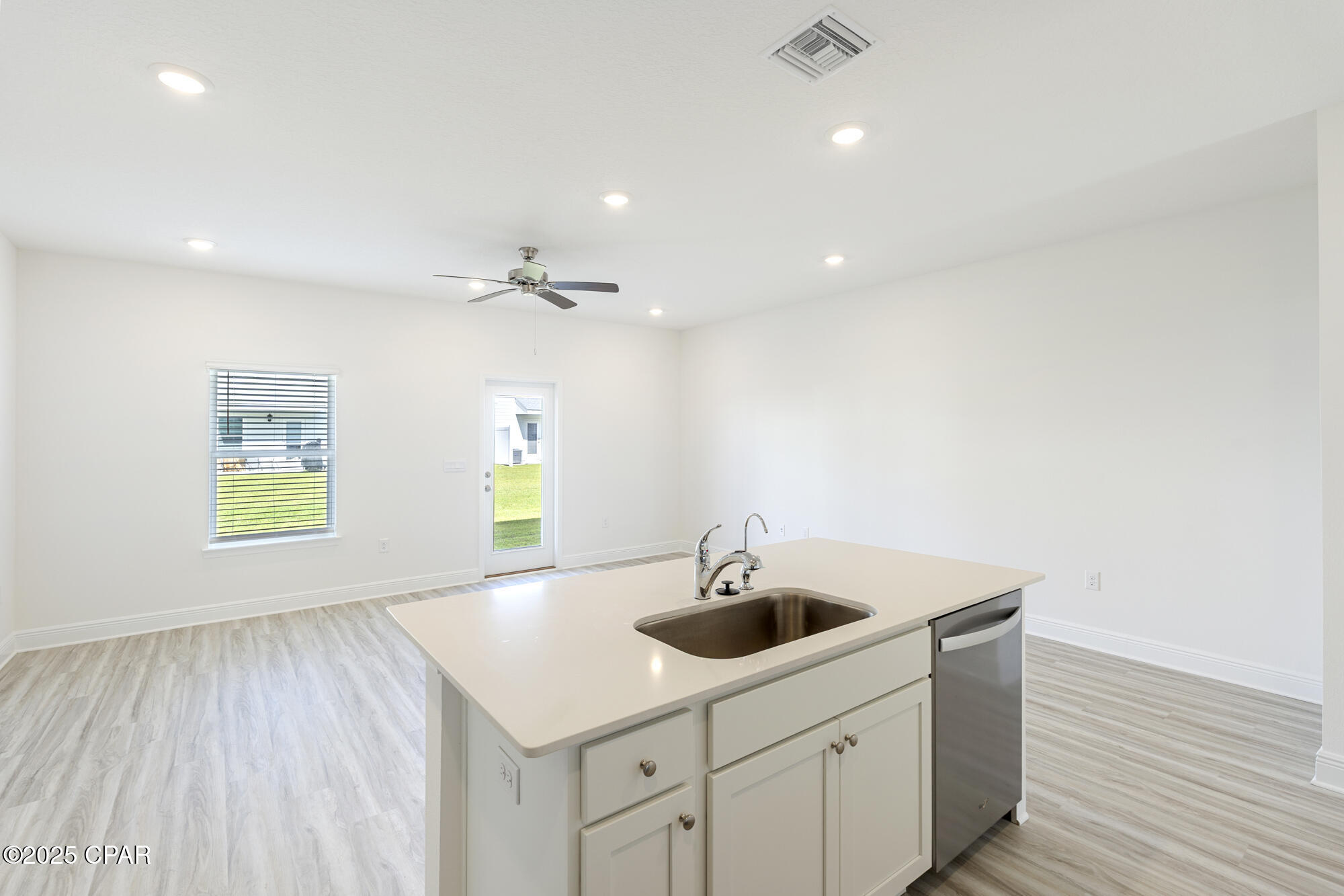 _ T Aly0san7a__ysjslzjasznazl8javybwuz1zzxg