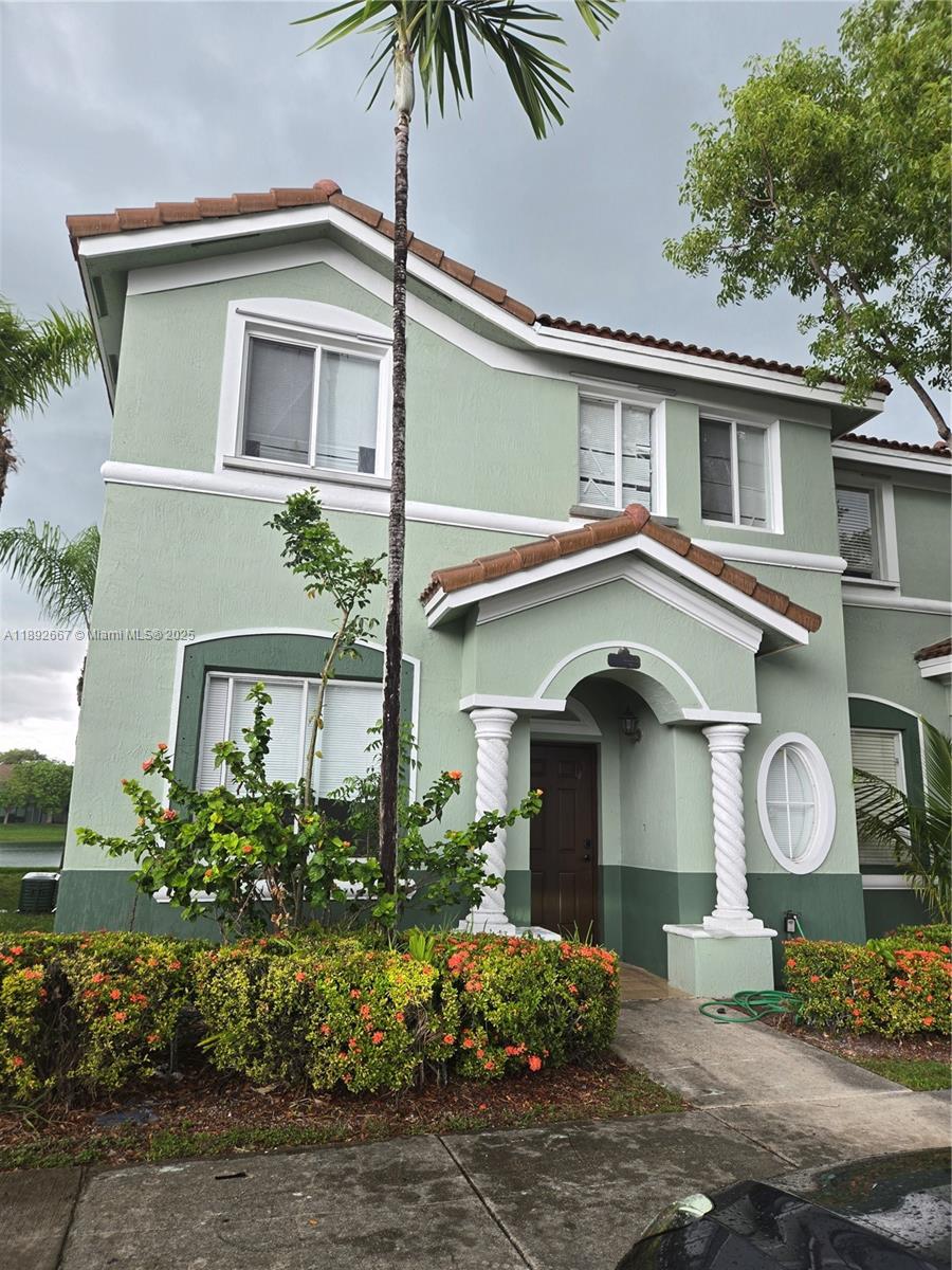 Shoma Townhomes At Keysco