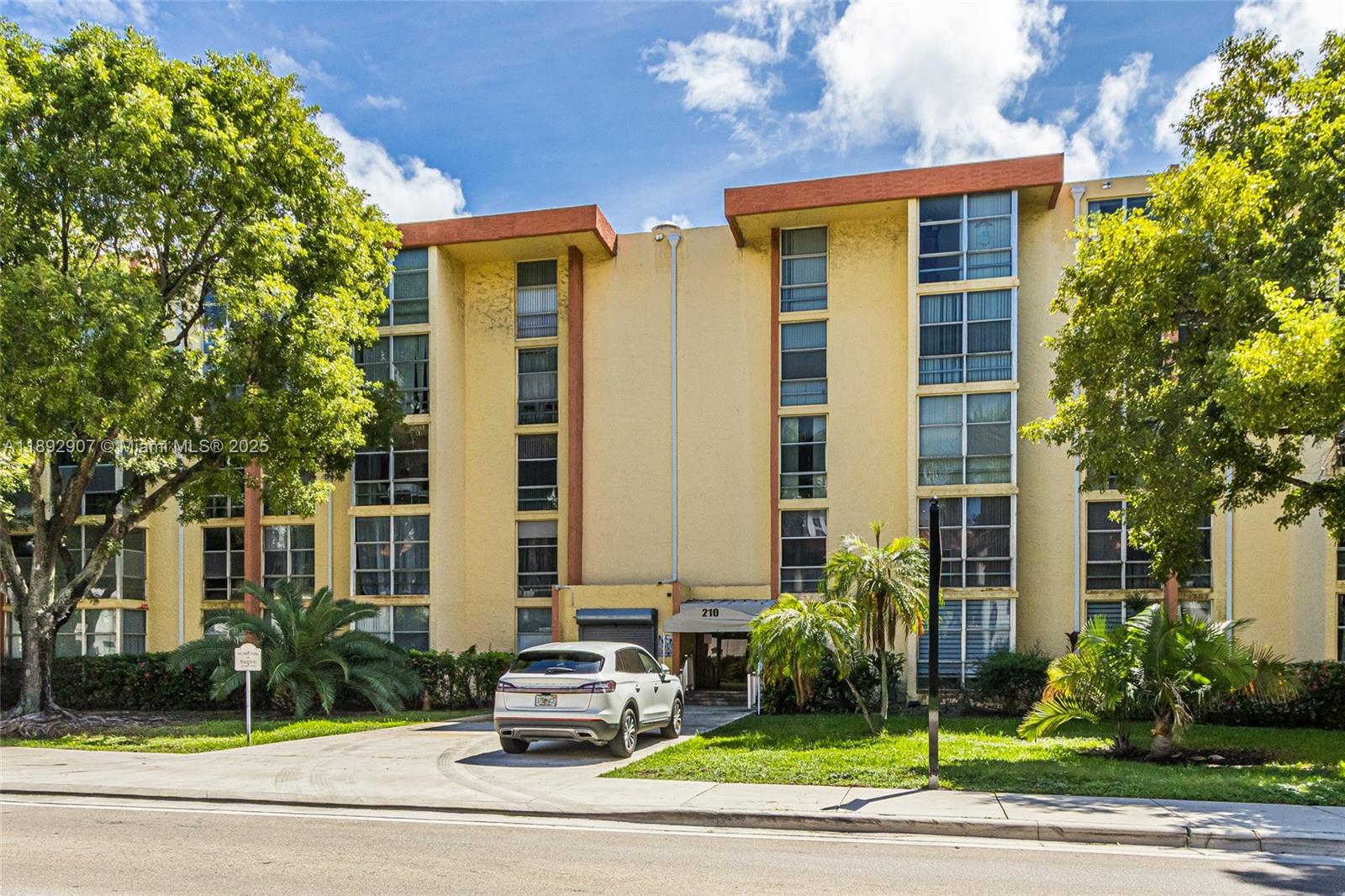 210 172nd St Unit 432, Sunny Isles Beach, Florida 33160