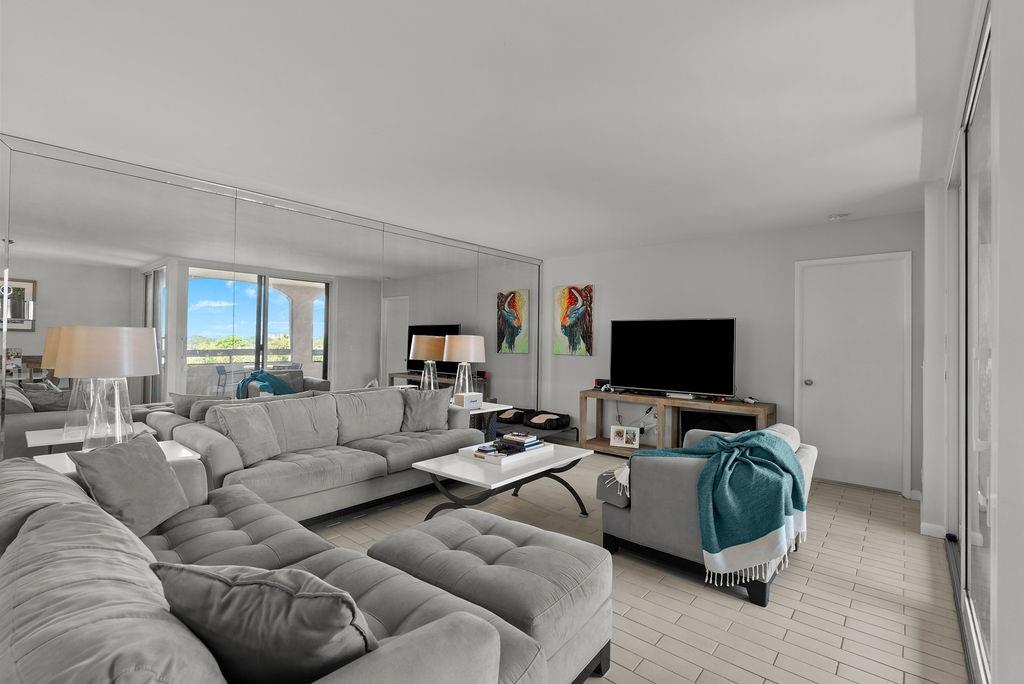 500 Egret Circle 8507