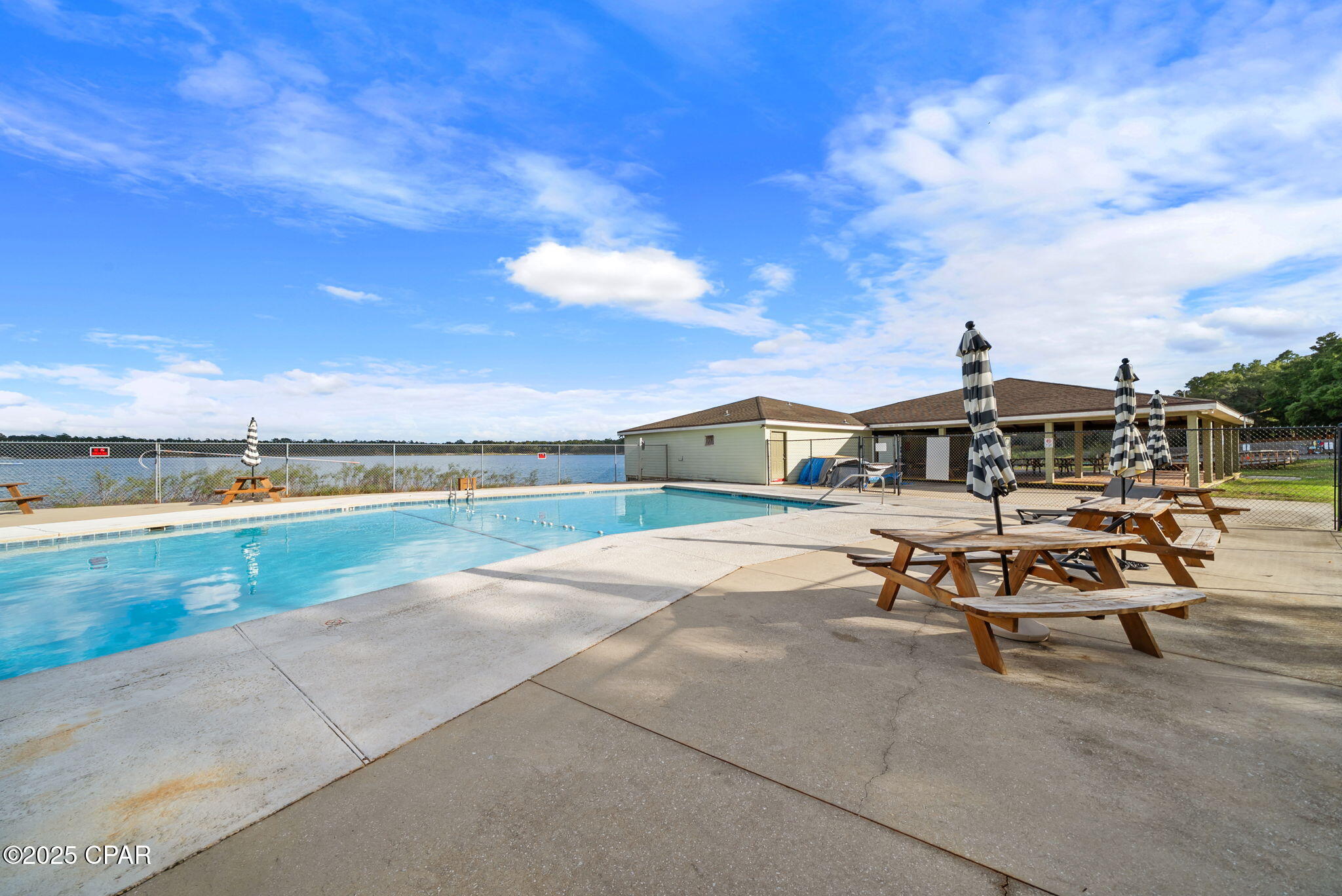 Bw2j8m_x1sdub2rpyagzvlf0whoaaaxsmpvlwic6cqi