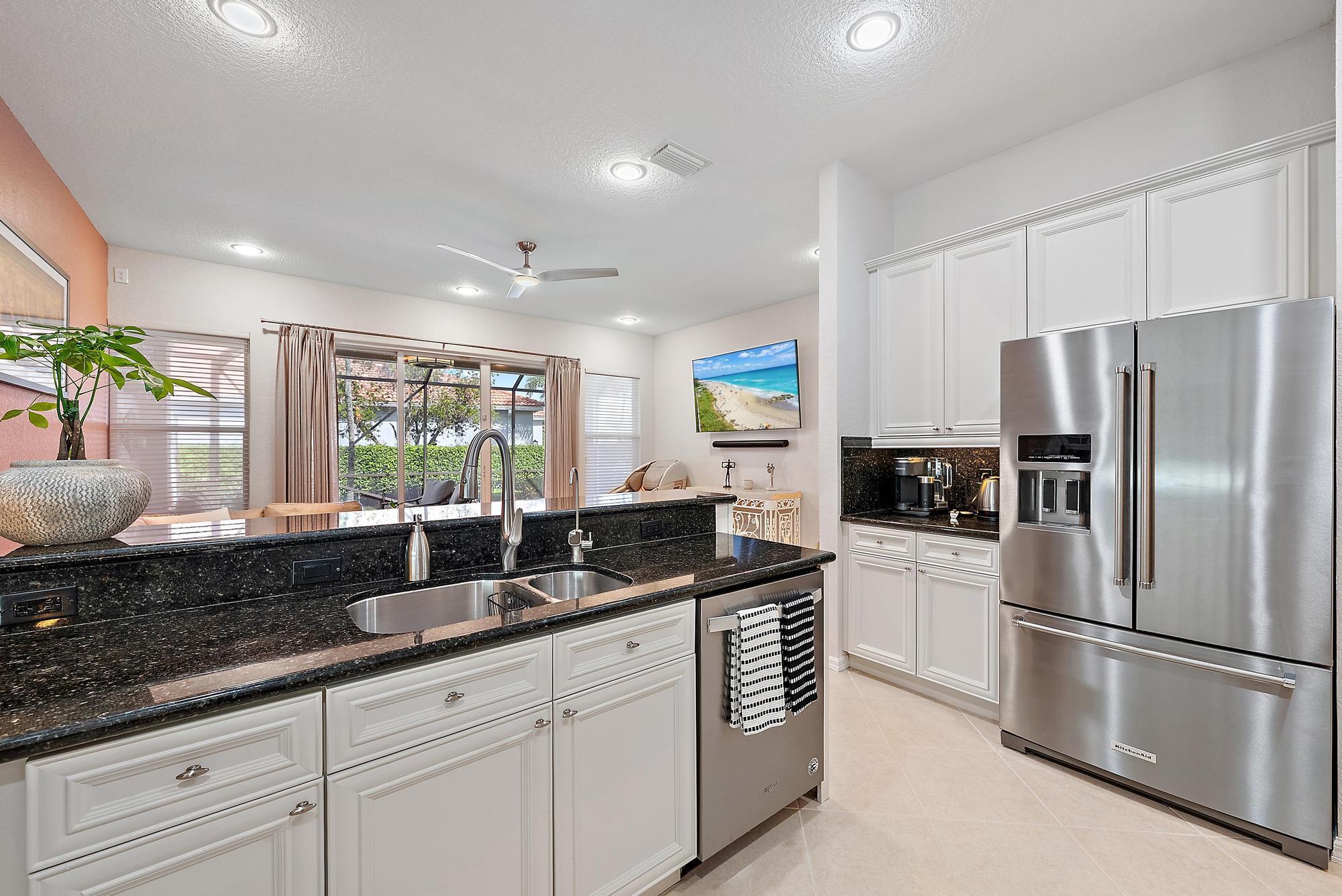 Photo 9 of home located at 101 Casa Grande Court, Palm Beach Gardens FL