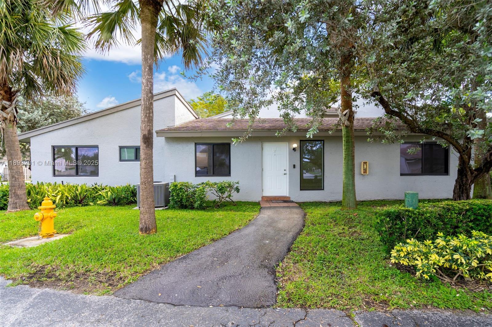 10669 113th Pl Unit 84 Z, Miami, Florida 33176