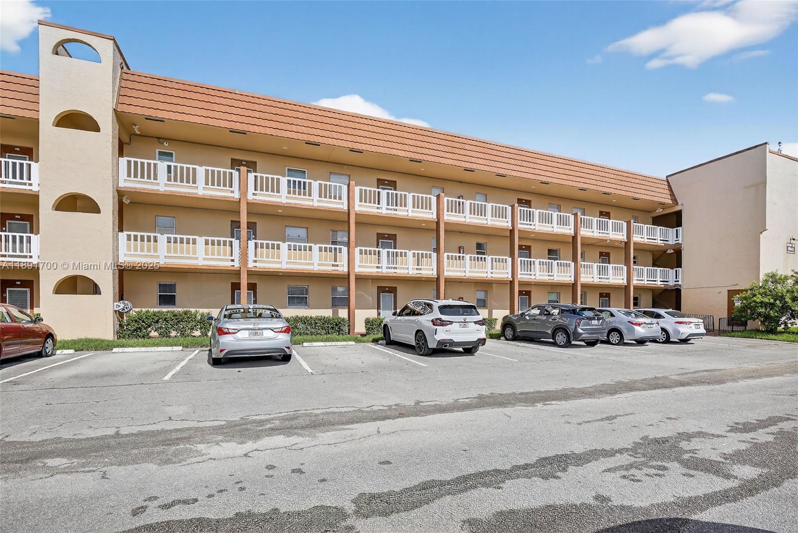 Sunrise Lakes 90 Condo