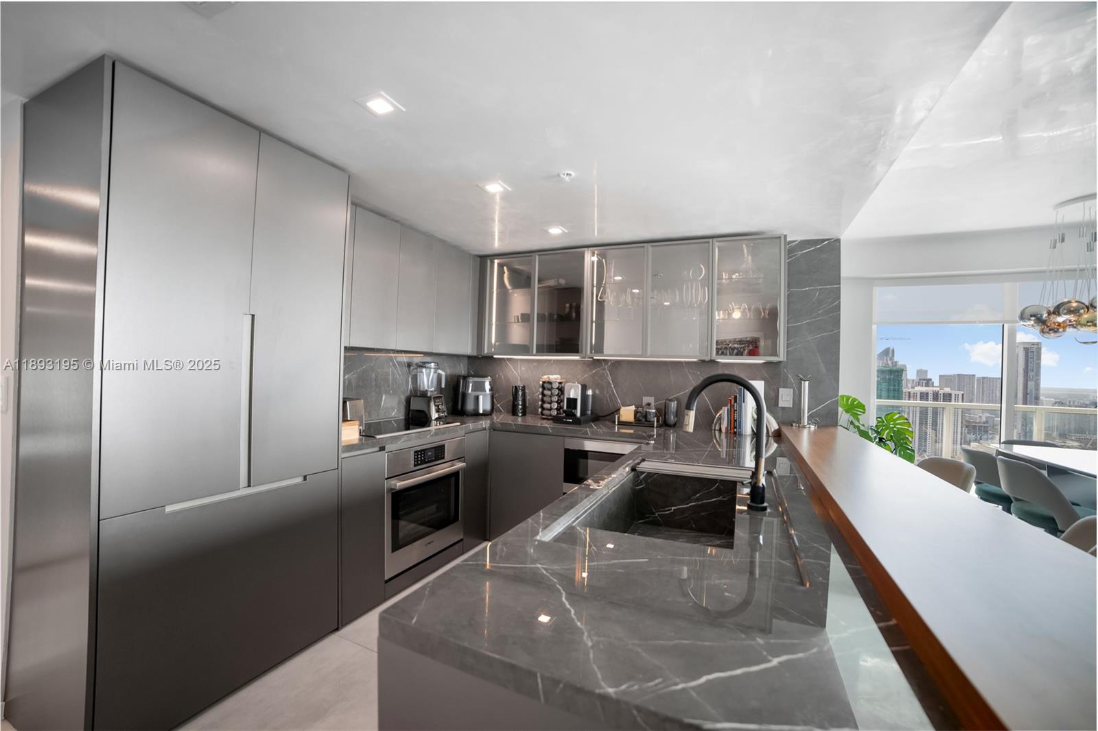 Quantum On The Bay Condo