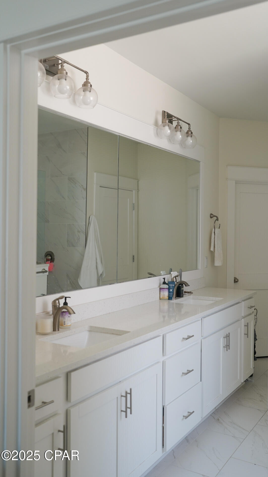 9dirsrwrvmbmiiiubvzclmq9_8dc3gphgxp9jx_kvum