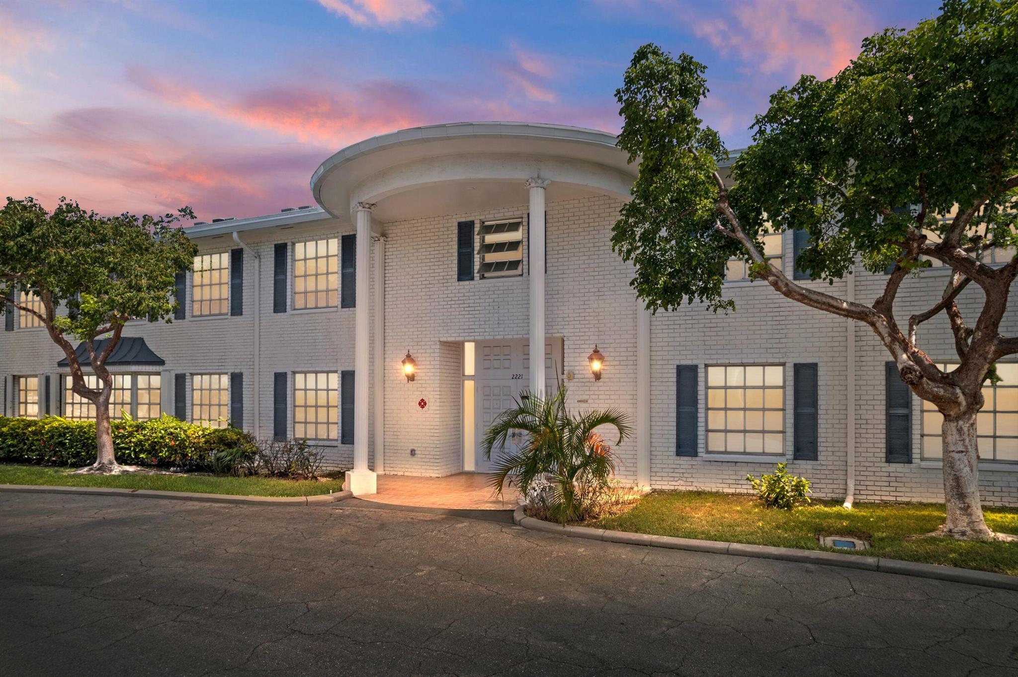 Imperial Point Colonnades