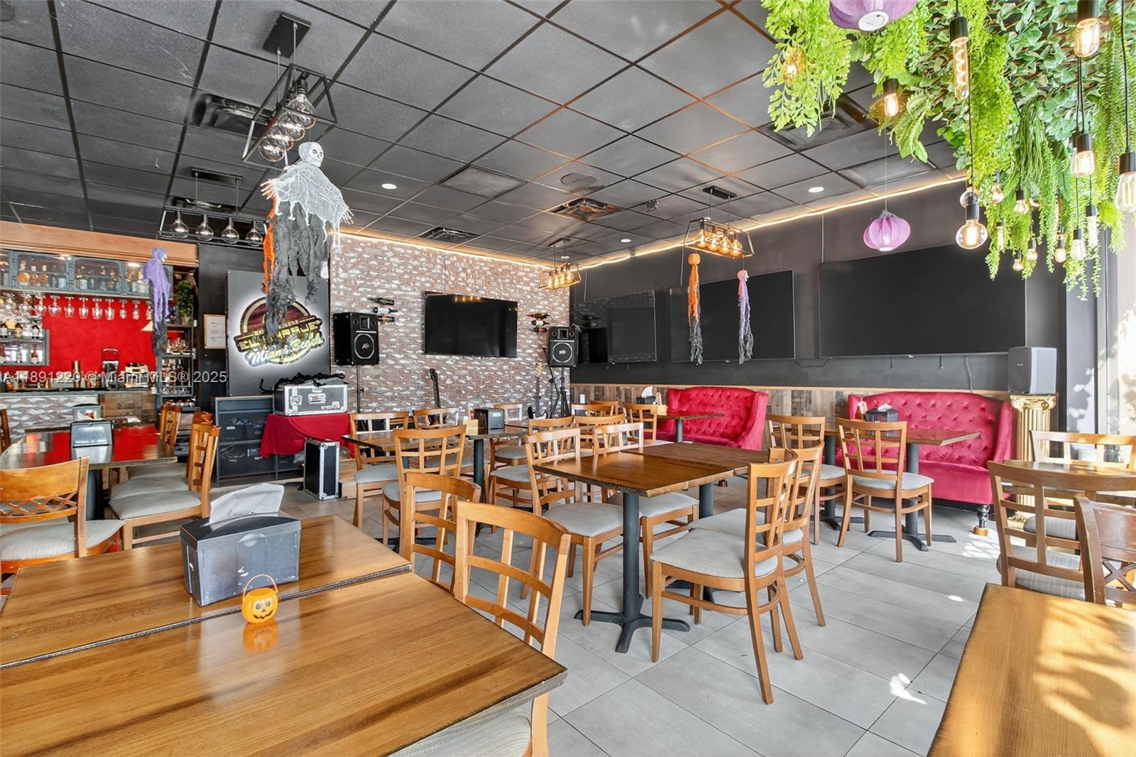 Turnkey Restaurant For Sale in Miami Beach, Miami Beach, Florida 33141
