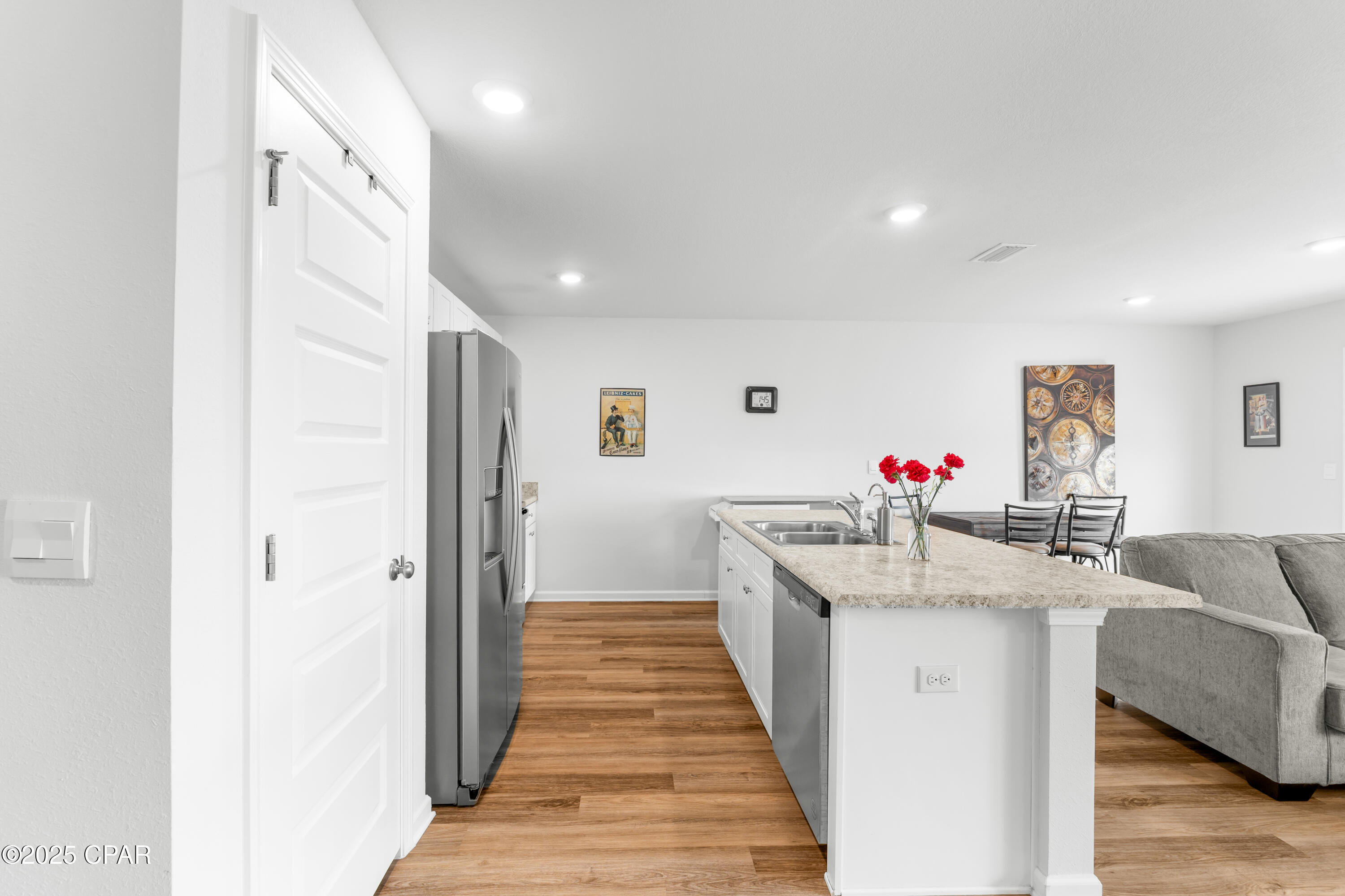 Lro8mmzxdgq_zymx4g4auc9xyiywvkplridgkg6jl9q