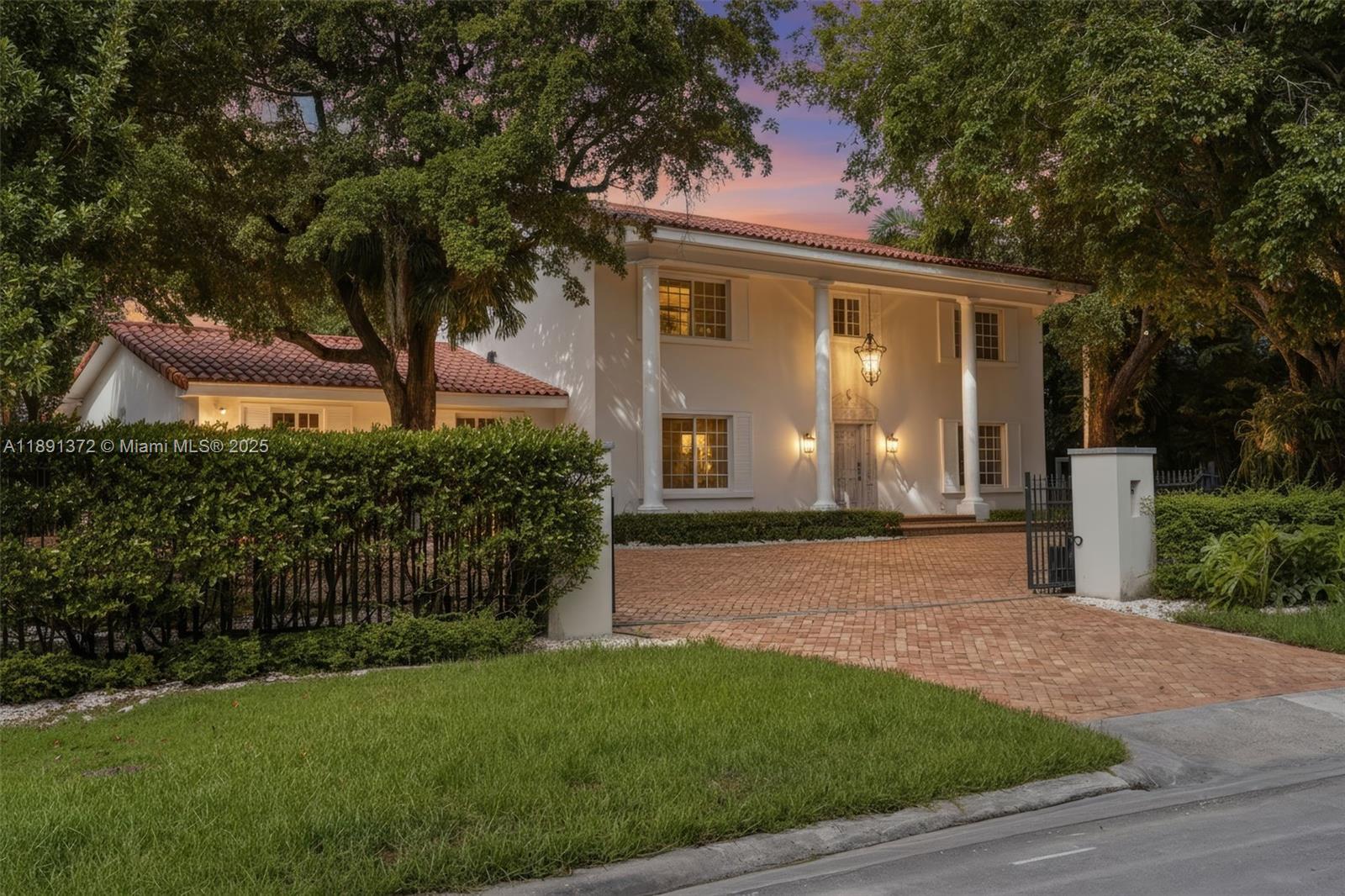 Single Family Residence for sale in Apollo Beach, FL | 1013 Symphony Isles  Boulevard | Showcase Properties, image size:1600x1066