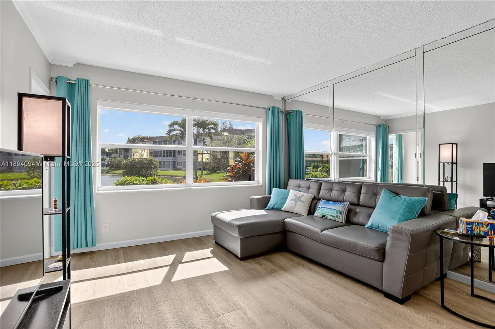 listing main picture