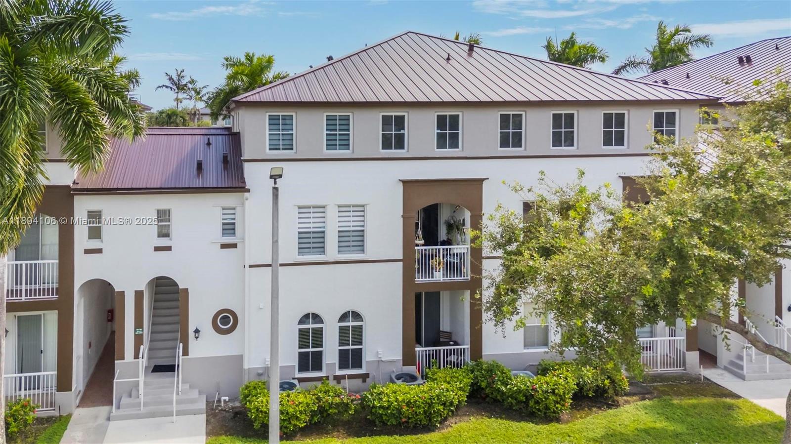Courtyards Three Condo