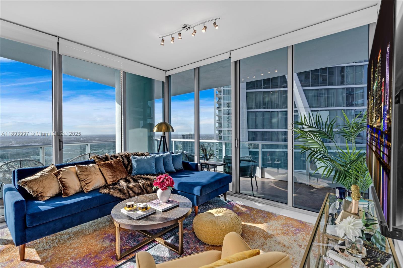 900 Biscayne Bay Condo