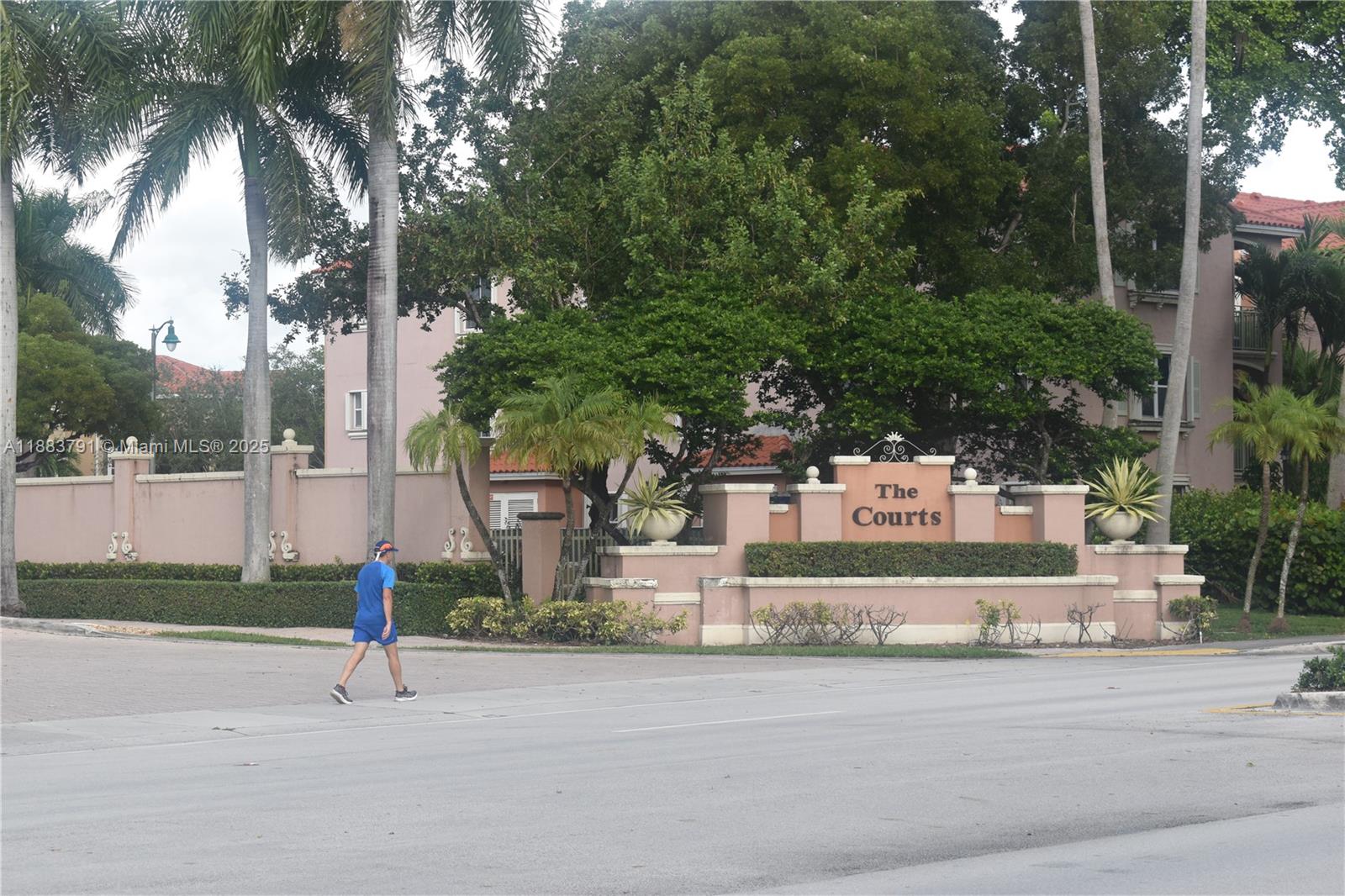 The Courts At Doral Isles