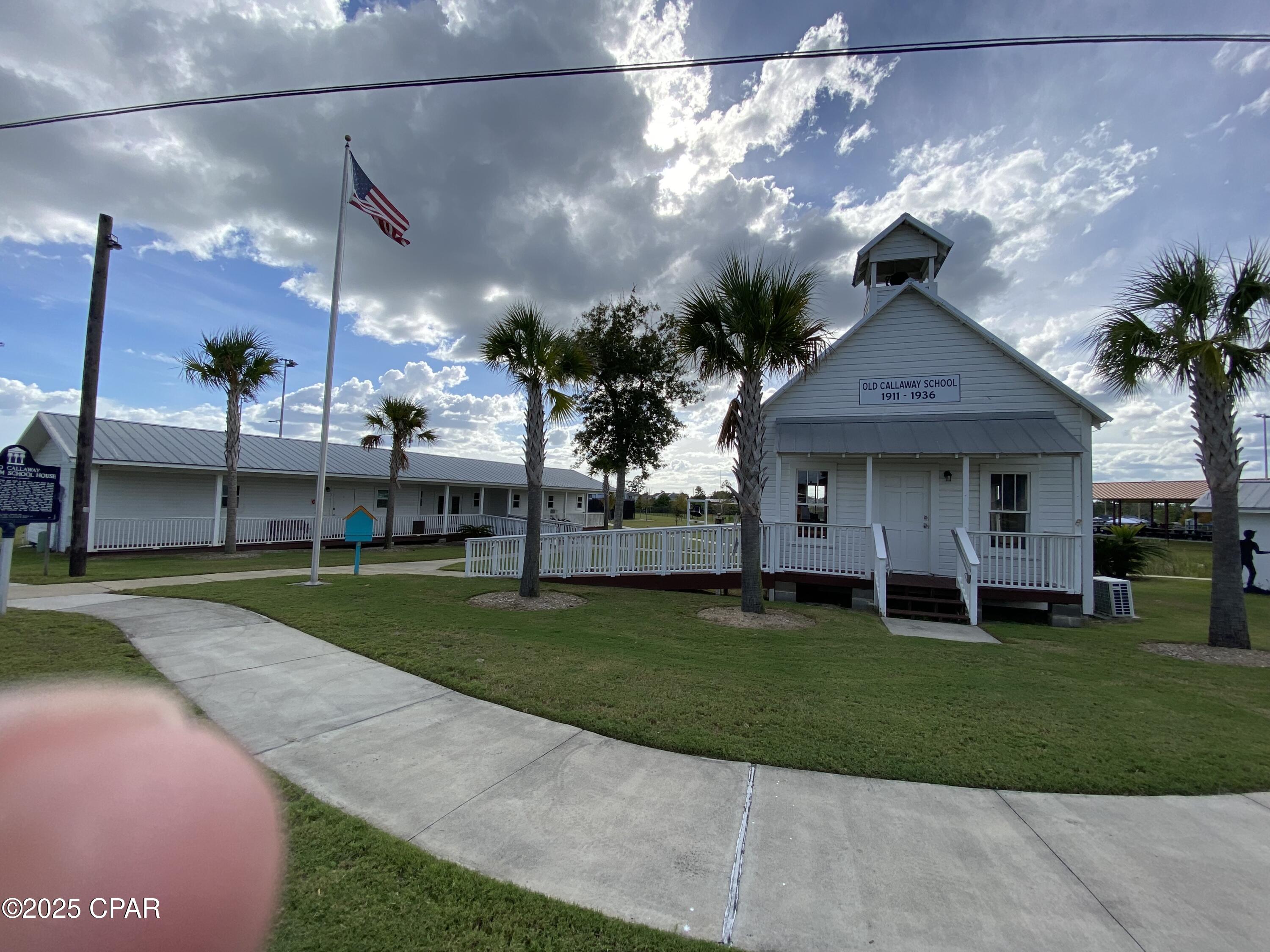 Image 33 For 421 Viola Avenue