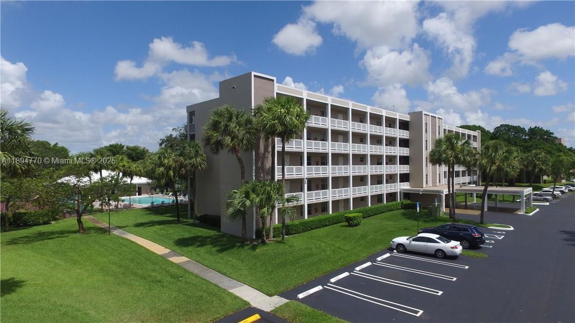 Sherwood Square Condomini