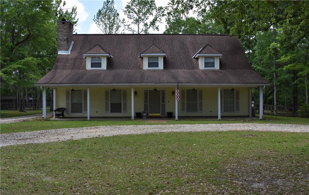 Beautiful Acadian home  on 1 1/2 acres in Heatherstone subdivision. This 3 bedroom 2 1/2 bath home features no carpet with the main bedroom on the bottom floor while there are two bedrooms upstairs with an oversized full bath. The kitchen opens up to the living room with a wood burning fireplace. A detached oversized 2 car garage with an additional 1/2 bath inside.
Thee is a whole house generator and new water filtration system recently installed.