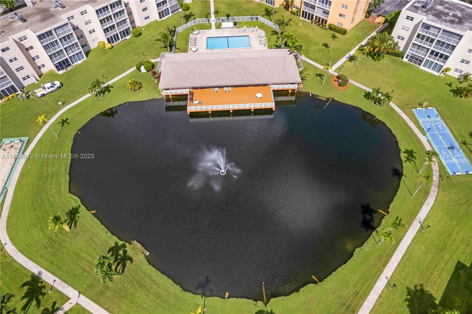 Meadowbrook Lakes Condo