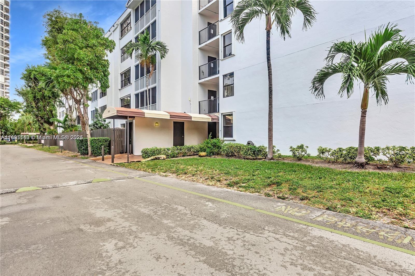 3440 192nd St Unit 2 J- A, Aventura, Florida 33180