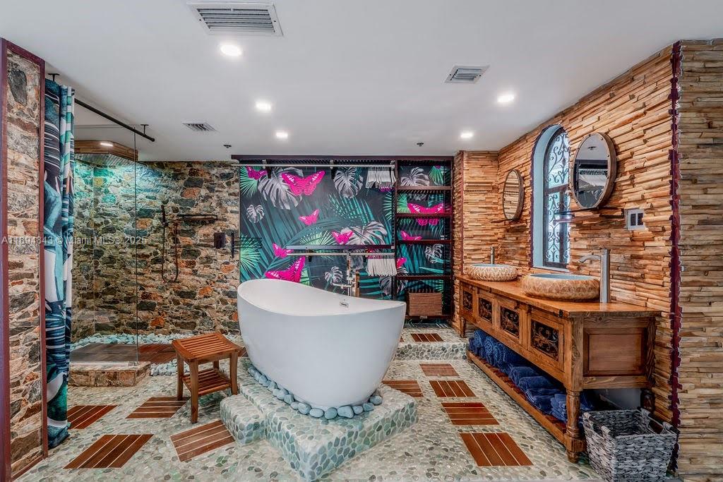 Property photo # 4