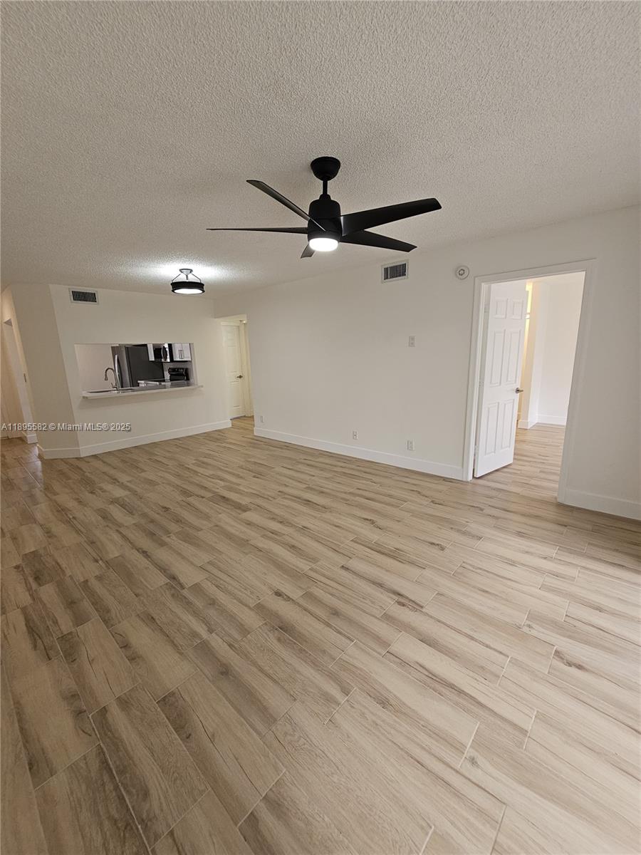 Sunrise Lakes 186 Condo