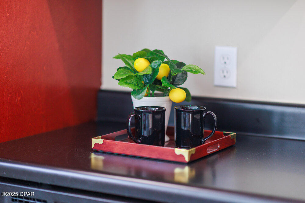 C 1knogzsd4kzujraoekotredbp0te 14e2x5kmav3e