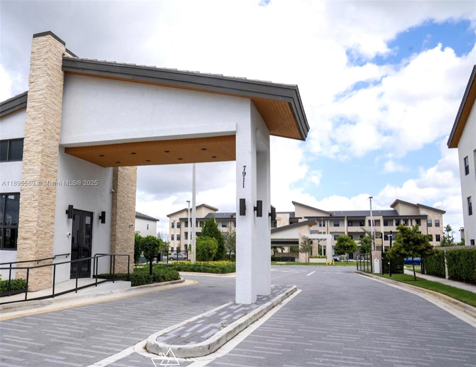 Apex At Park Central Cond