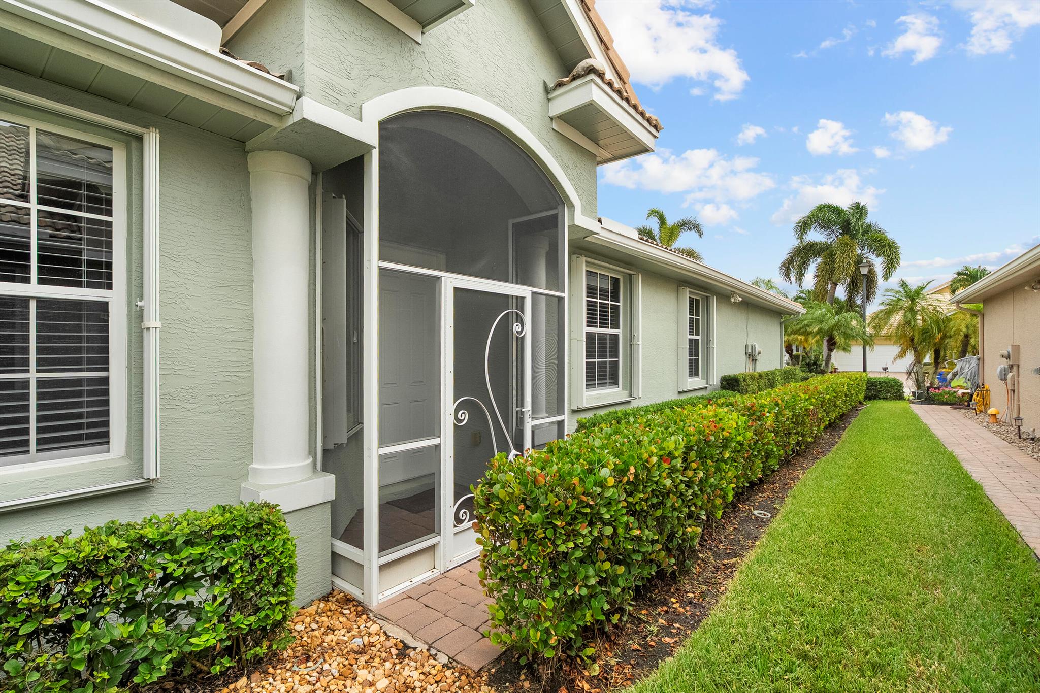 Photo 3 of home located at 620 NW Red Pine Way, Jensen Beach FL