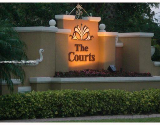 The Courts At Doral Isles