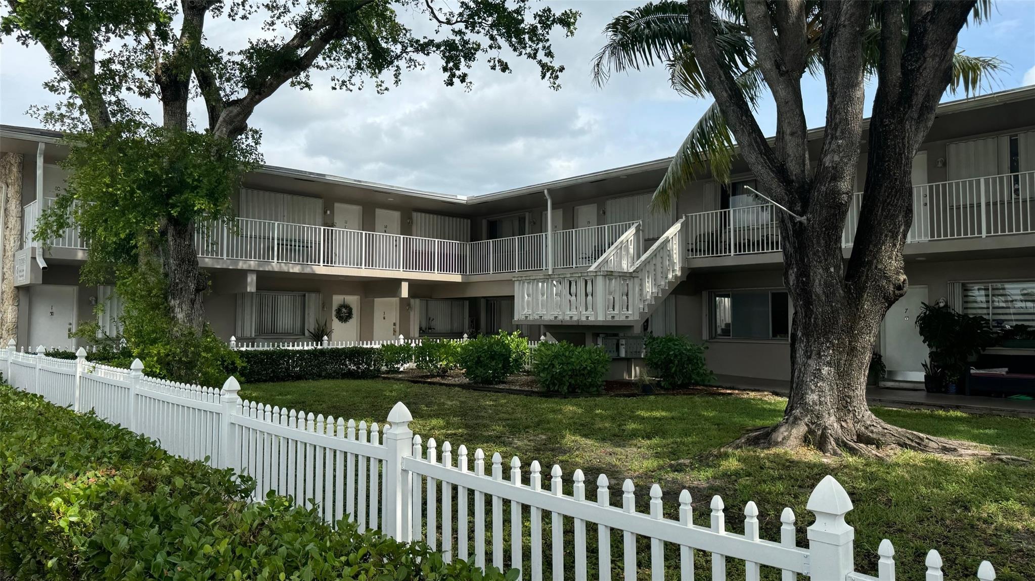 Tradewinds Apt Condo