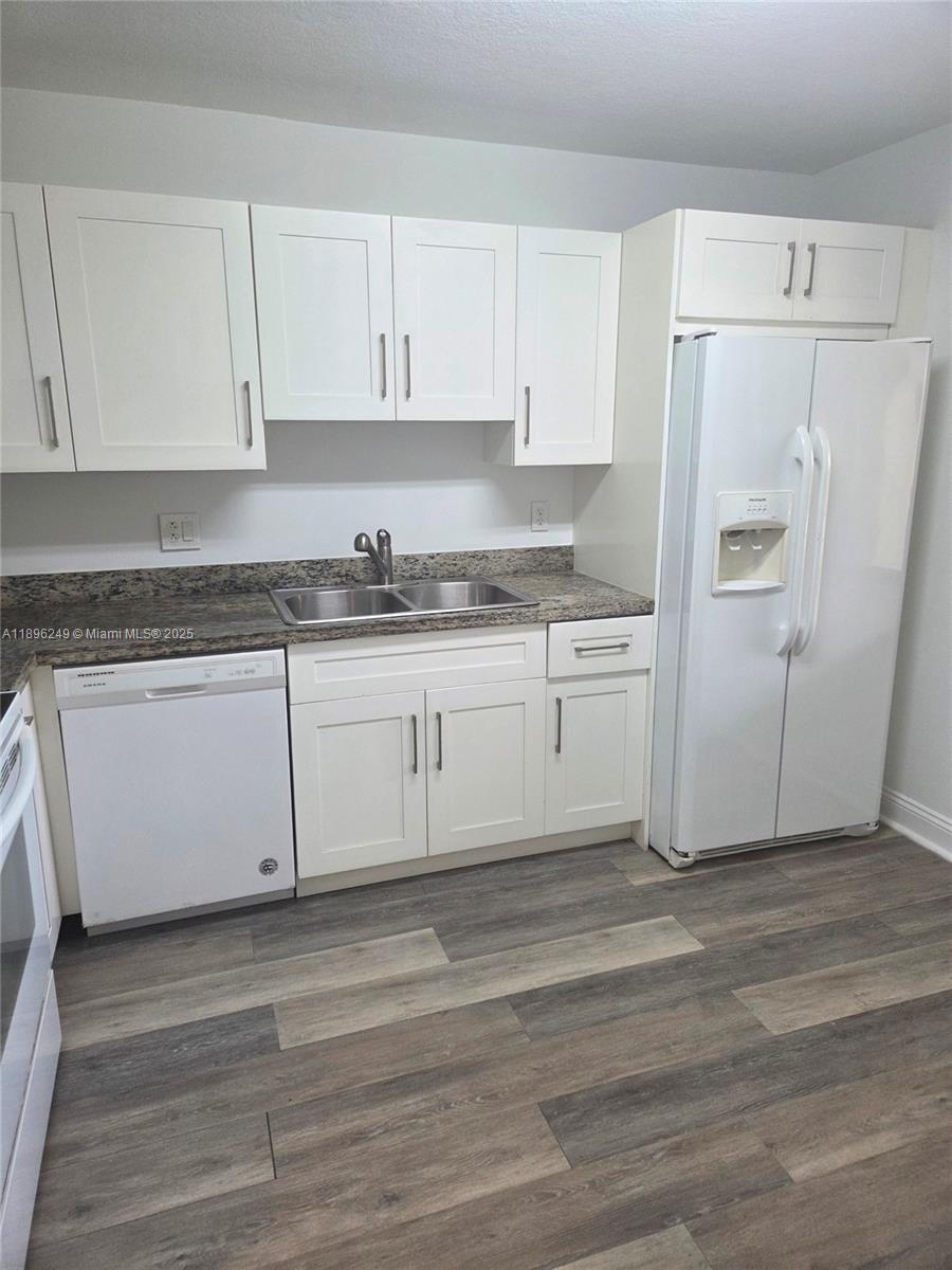 Racquet Club Apartments