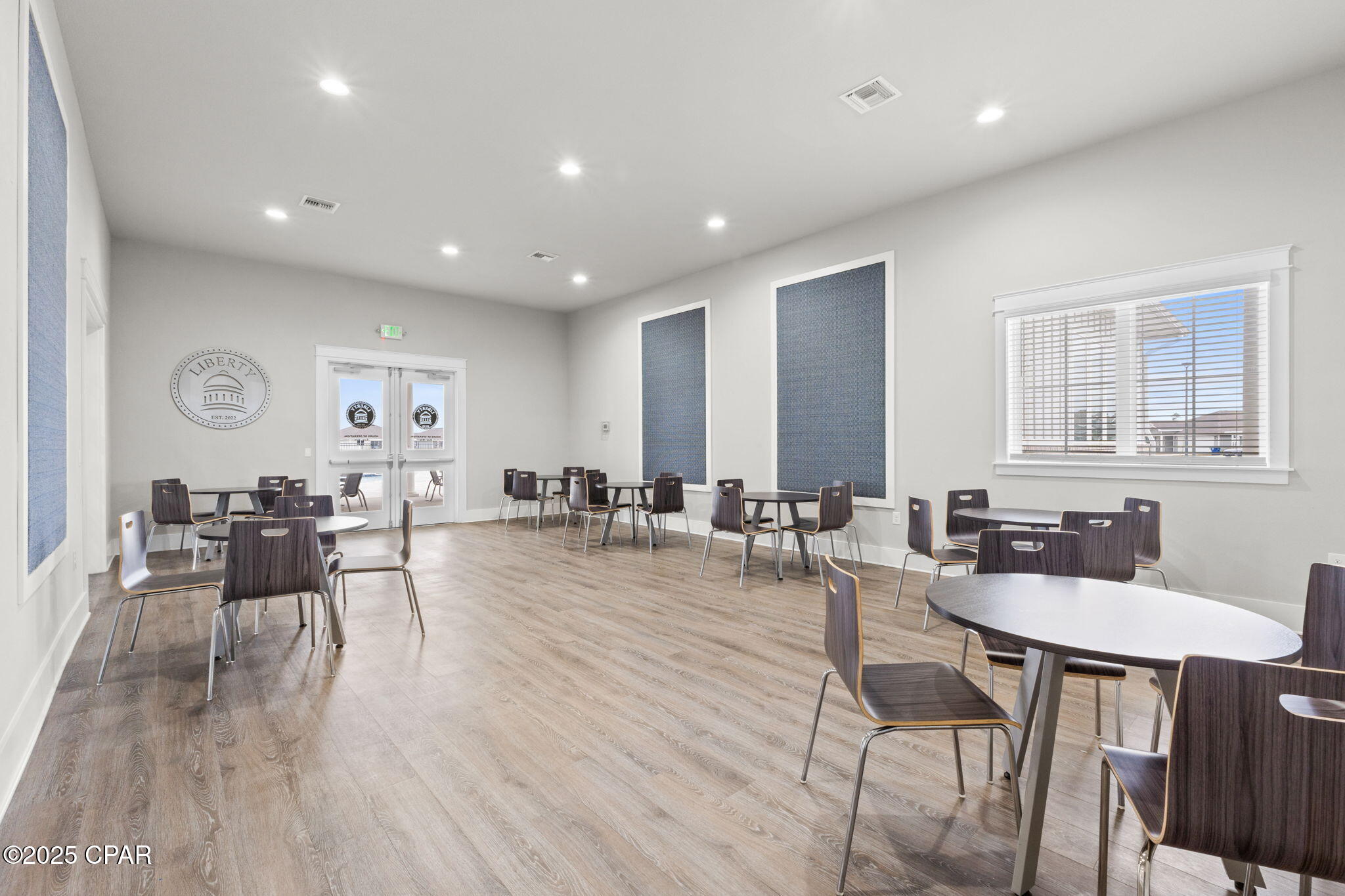 Skh5onjjupgv4bng6bnaai 8b04wh V4_ryvoiihy1o