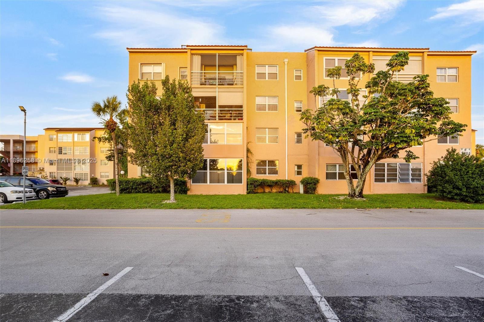 2861 Somerset Dr Unit 203, Lauderdale Lakes, Florida 33311