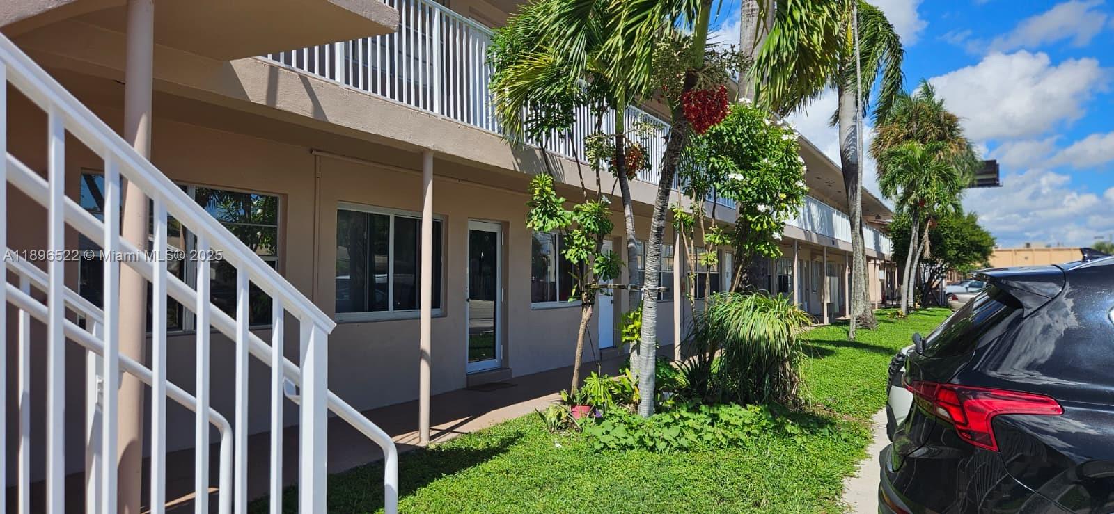 Park Side Manor B Condo I