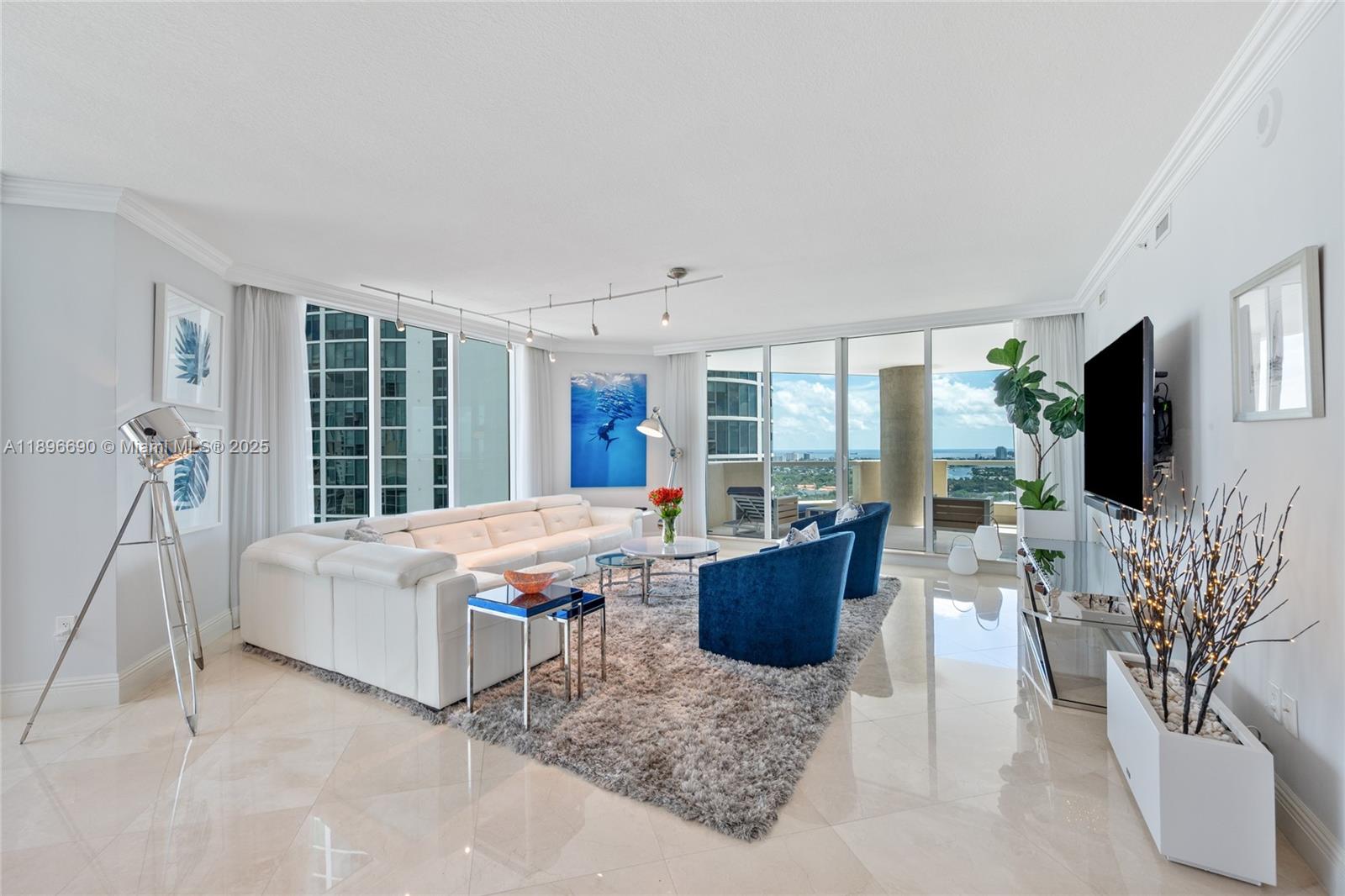 Las Olas Grand Condo