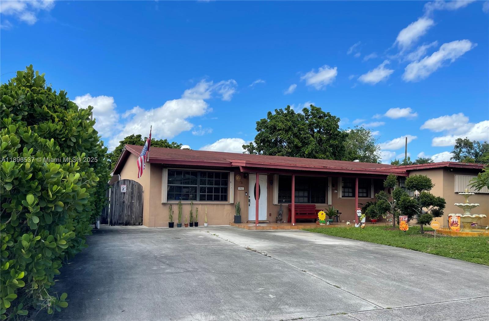 1961 SW 36 Avenue, Fort Lauderdale, Florida 33312