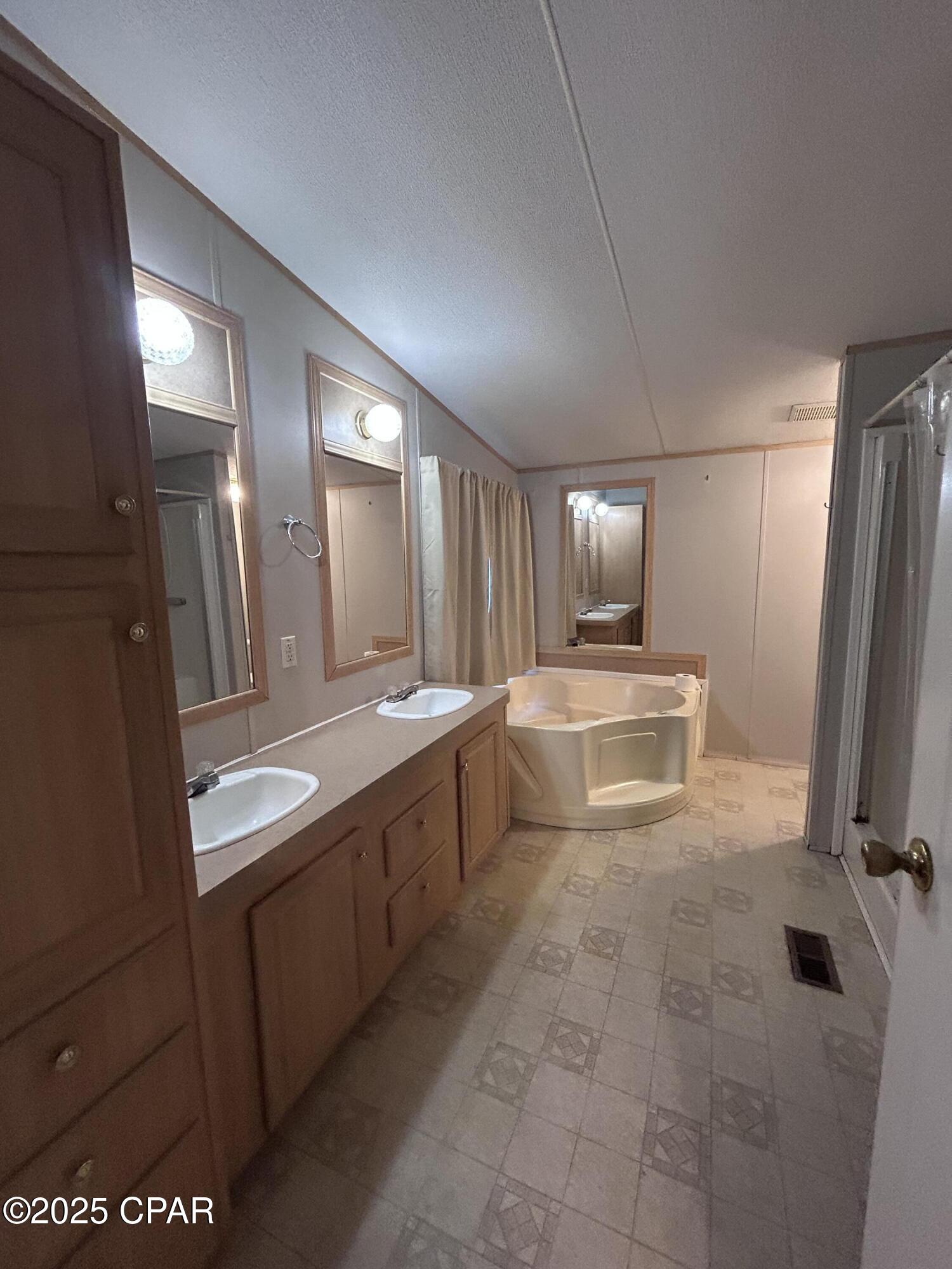 _zztvknr5zb2z_wh_aquayqfcatu3b0dbgbmztjfksw