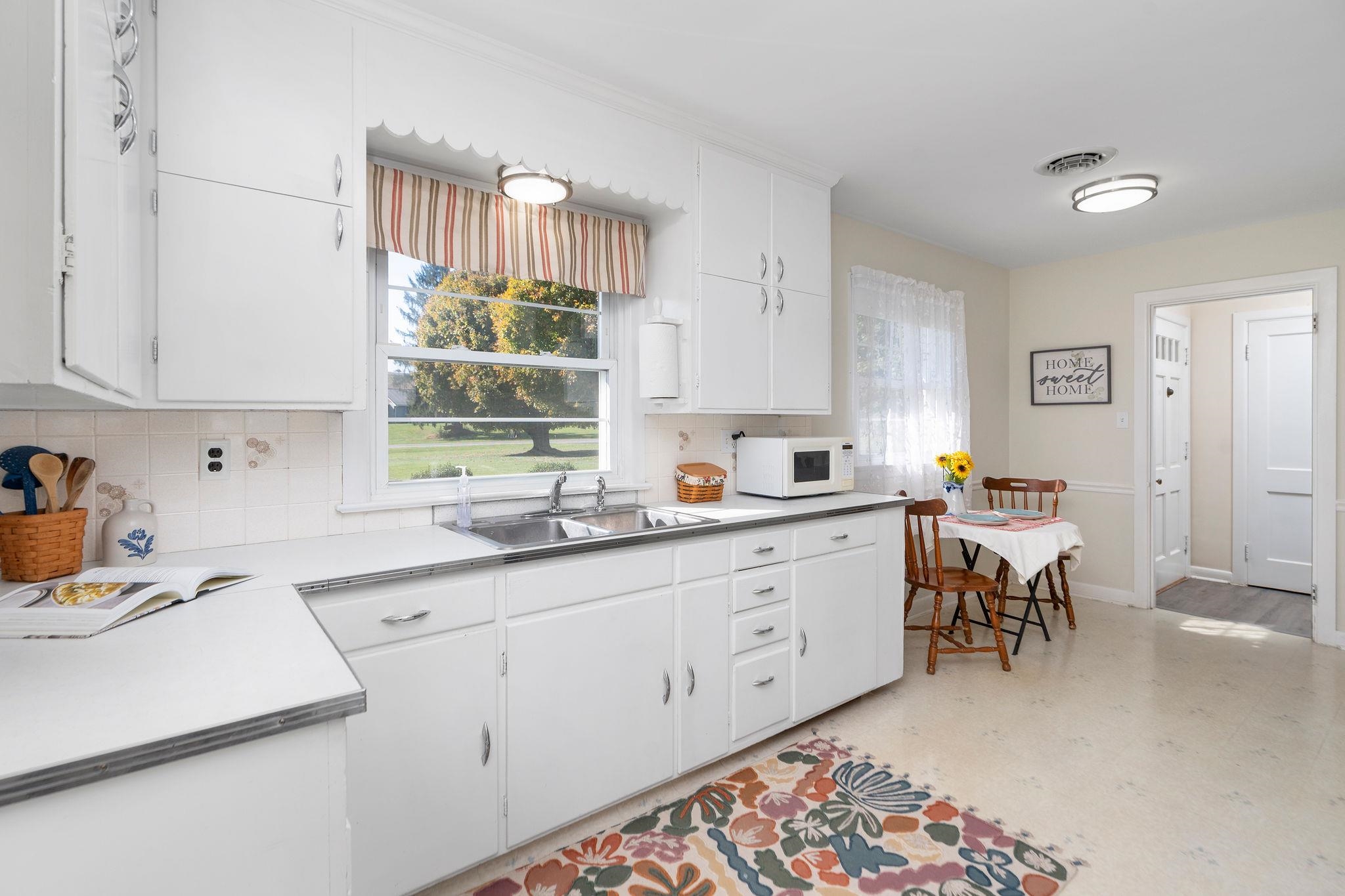 3219 Churchville Ave